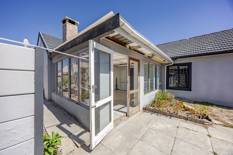 3 Bedroom Property for Sale in Bothasig Western Cape